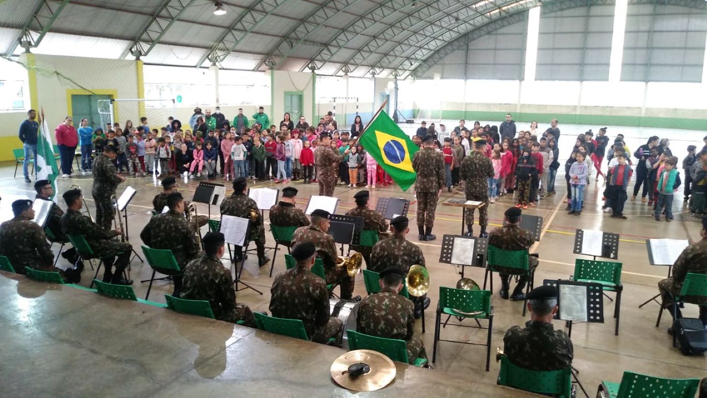 Projeto de música do Exército chega a oito escolas em Foz do Iguaçu e envolve mais de três mil crianças