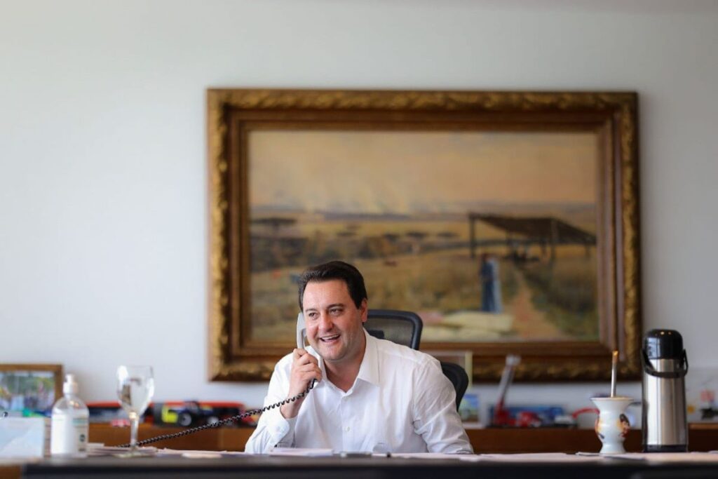 Em rodada de entrevistas, Ratinho Junior destaca parcerias para operação de novos voos no Estado