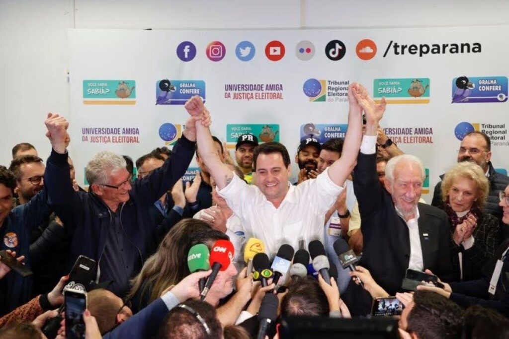 Ratinho Junior é reeleito com a maior votação da história do Paraná