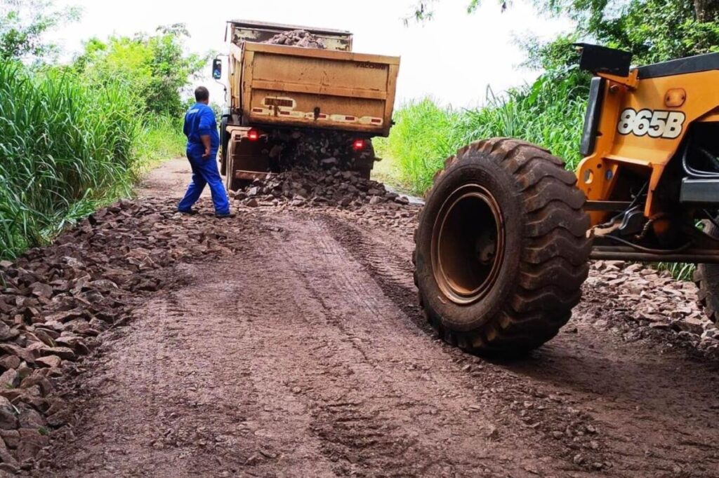 Prefeitura realiza recuperação asfáltica na região de Cerro da Lola
