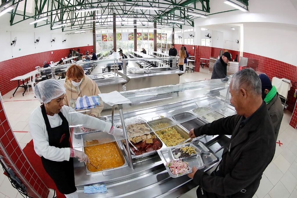 Comunidade mais vulnerável tem direito a refeições por apenas R$ 1 no Restaurante Popular de Cascavel