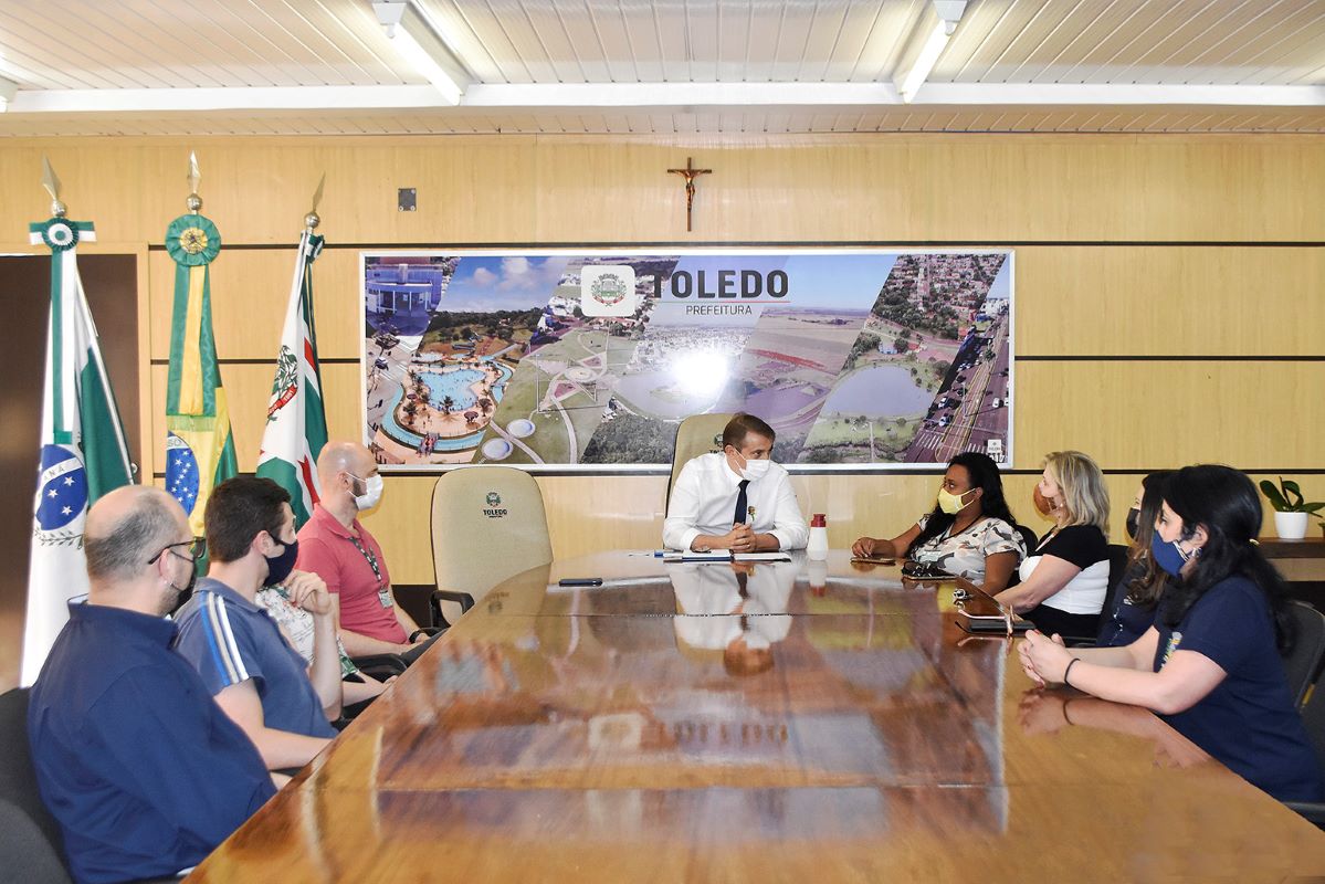Comitiva de Ubiratã visita Toledo e conhece ações do município na Educação