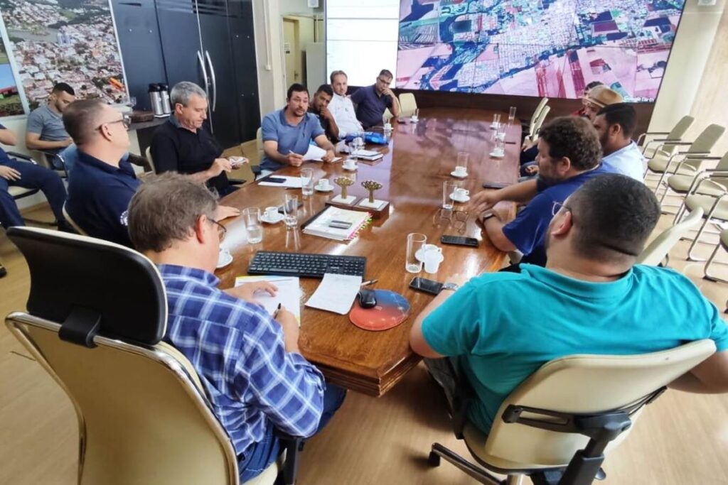 Moradores da região do Coopagro participam de encontro com o gestor municipal