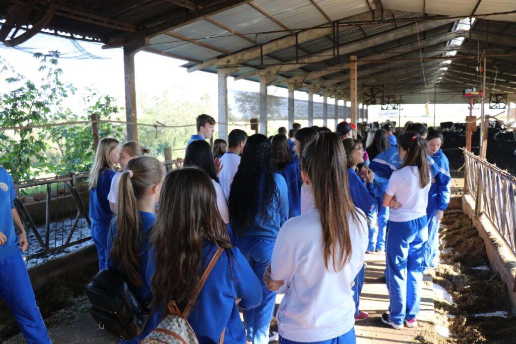 Secretaria de Agricultura de Pato Bragado incentiva jovens a buscarem novas oportunidades no agronegócio