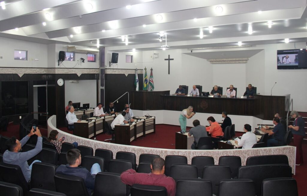 Em sessão extraordinária, Câmara de Toledo aprova crédito de R$ 3 milhões para várias pastas