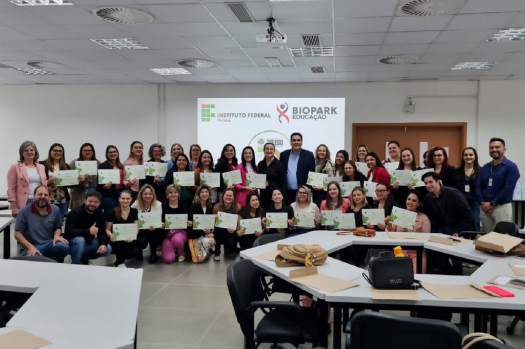 Smed, IFPR e Biopark certificam primeira turma de formação continuada
