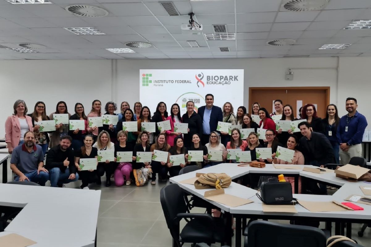 Smed, IFPR e Biopark certificam primeira turma de formação continuada