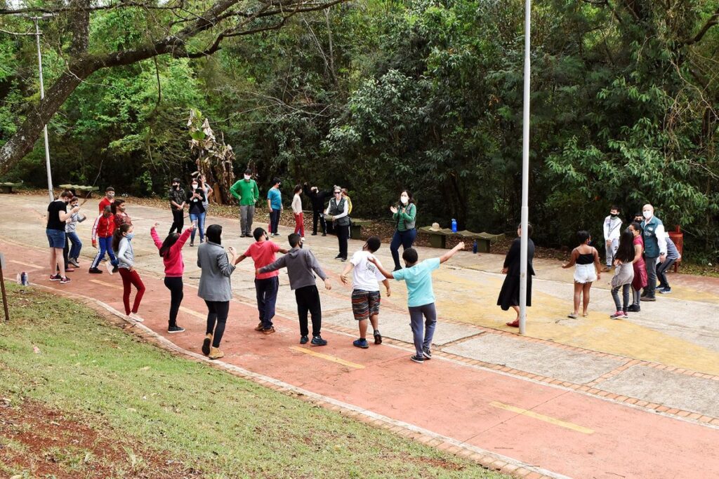 Trilha no Parque Linear Sanga Pinheirinho abre programação do Dia da Árvore