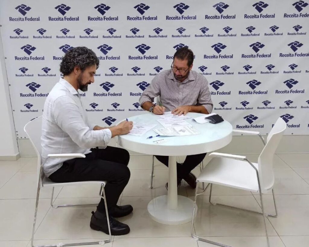 Unioeste recebe doação de três veículos da Receita Federal de Foz do Iguaçu