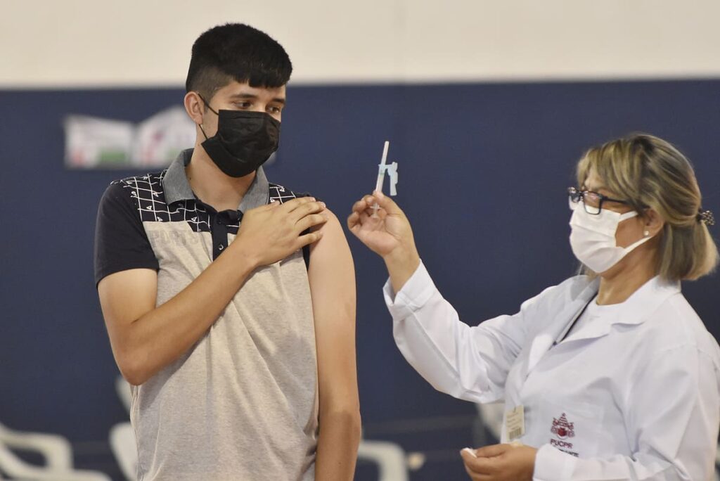 Toledo segue com a vacinação de adolescentes de 12 a 17 anos