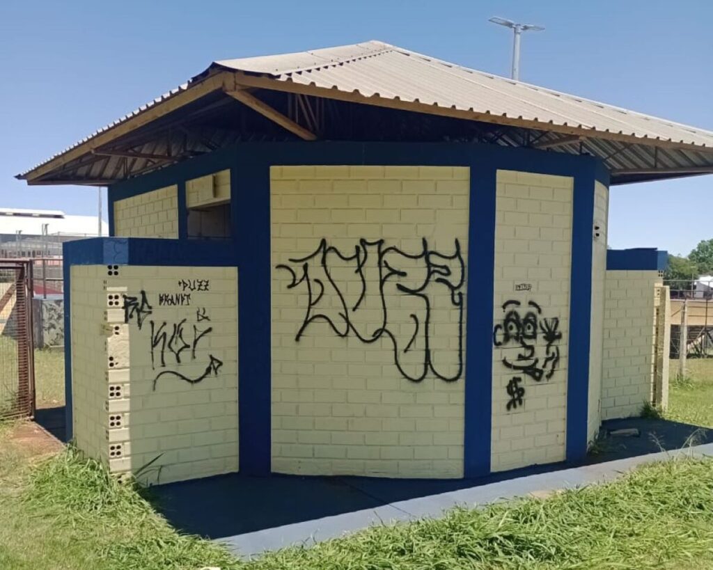 Denúncia de vandalismo mostra depredação nas dependências do Parque Frei Alceu