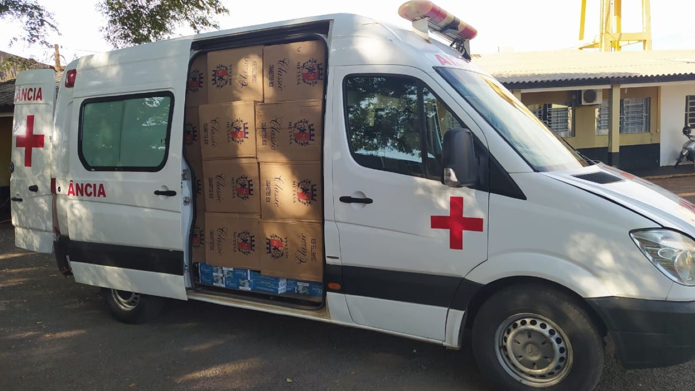 Veículo caracterizado como ambulância é apreendido carregado com contrabando em Cascavel
