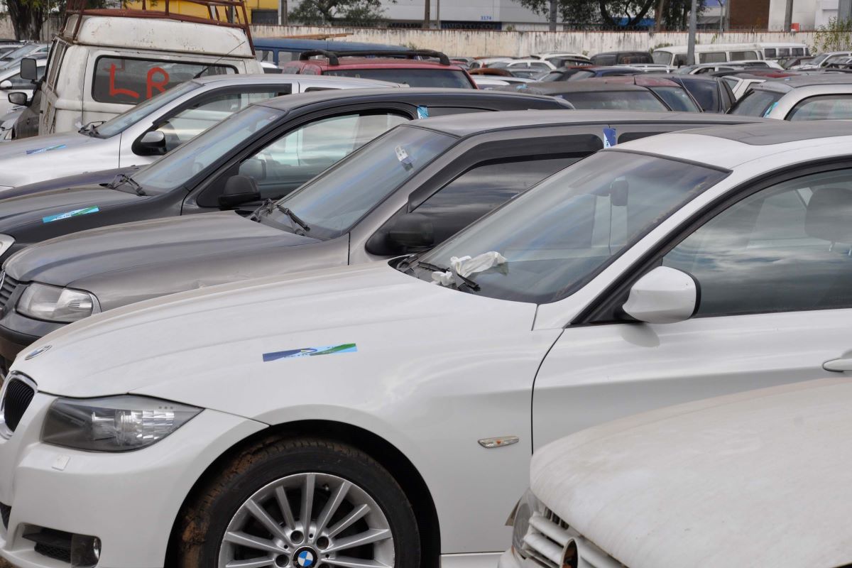 Detran-PR leiloa 10.475 veículos nas condições de sucata, reciclagem e aptos à circulação