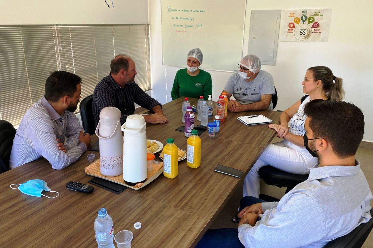 Administração municipal visita empresas em Novo Sobradinho