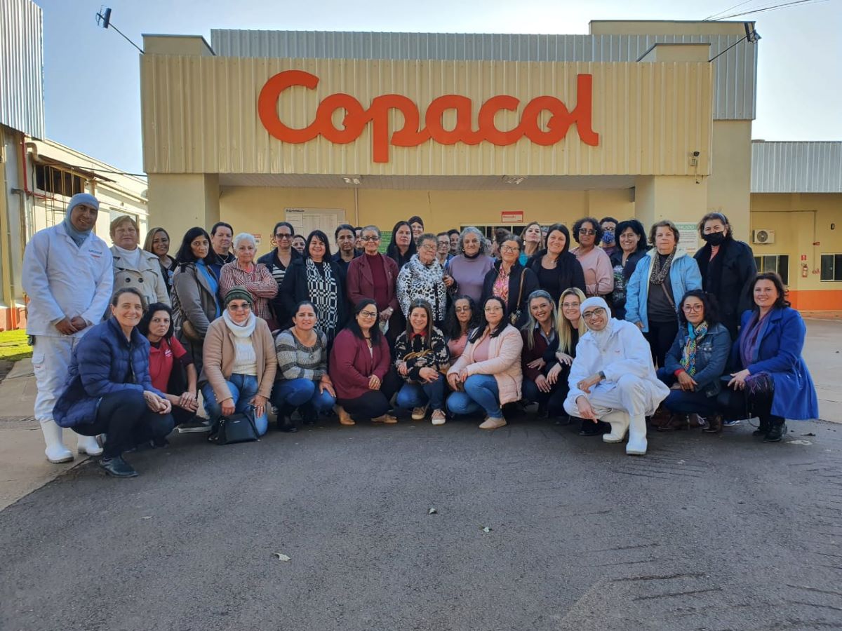 Grupos Femininos da Copacol realizam visita técnica em unidades de Toledo