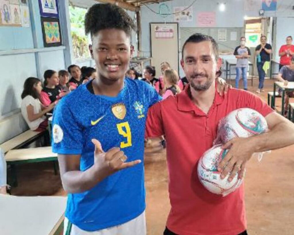 O legado de Jhonson: jogadora contribui e dá exemplo também fora de campo