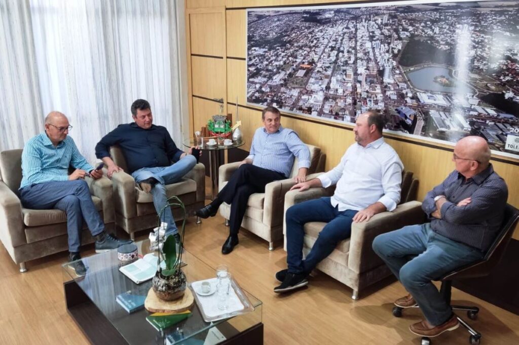 Em Toledo, deputado Sérgio Souza sela compromisso com demandas locais