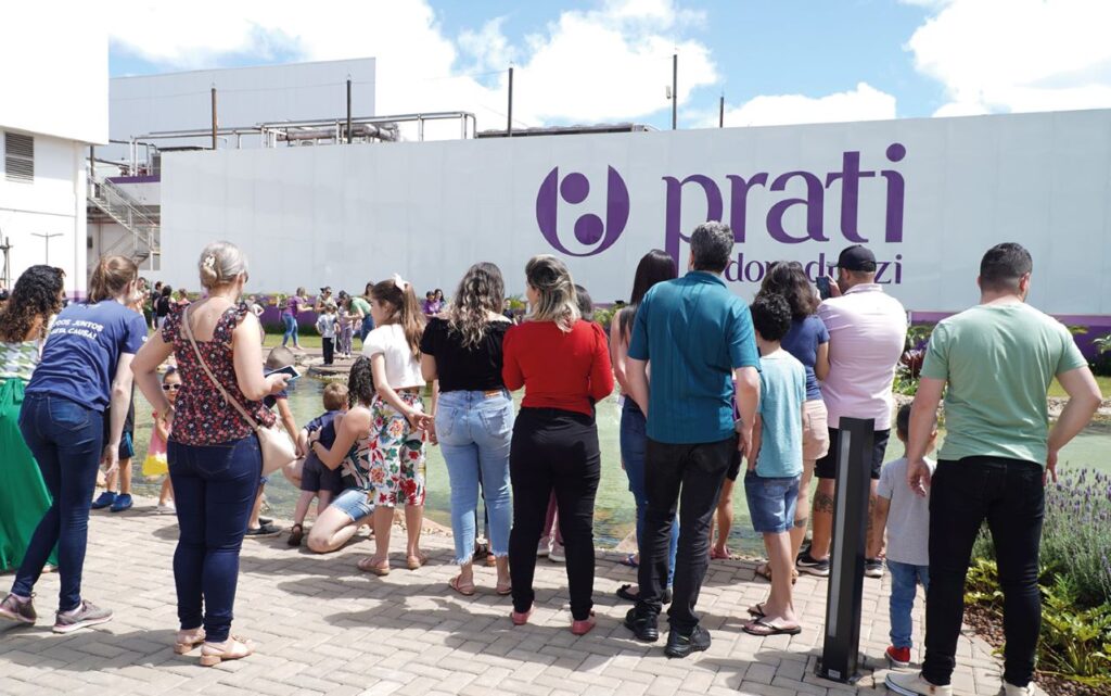 Prati-Donaduzzi leva inovação e tecnologia aos médicos durante visitação no parque fabril